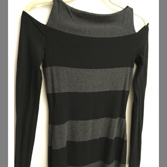 Bailey 44 ✨ Cold Shoulder Wide Stripes Tunic NWOT - Picture 4 of 4